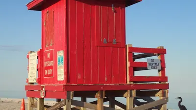Lifeguard stand on the beach at Sand Key Park
